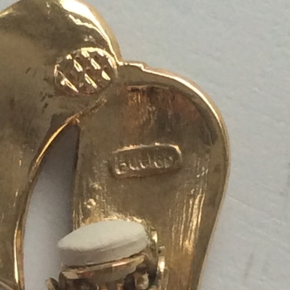 Vintage Signed Butler Large Brooch And Clip On Earrings - Picture 3 of 15